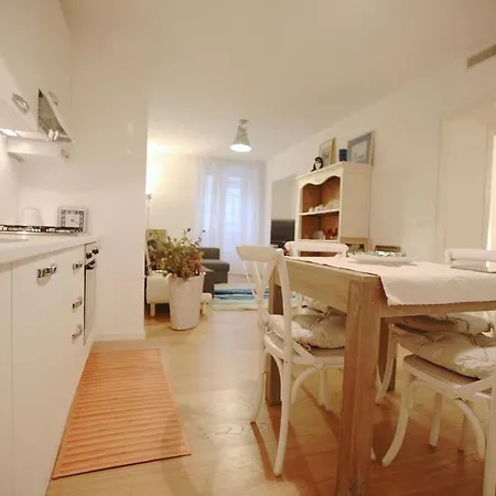 Roma Xxl: Combination Of 3 Apartment Trieste